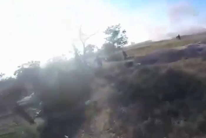 Як рашисти тікають із поля бою на Херсонщині: поранений окупант зняв відео