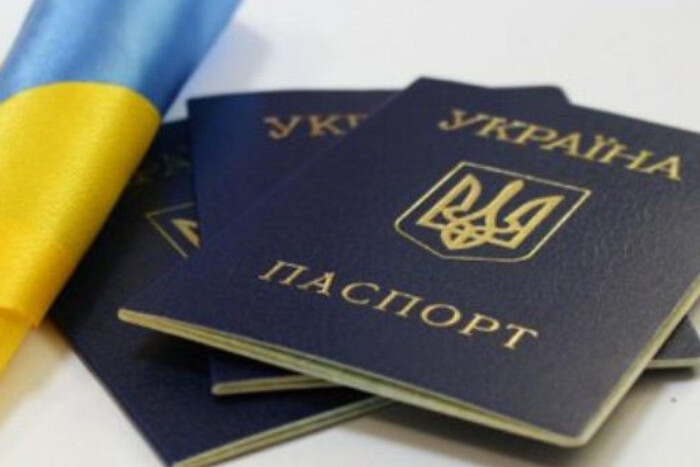 Скільки українців, які мешкають за кордоном, хочуть відмовитися від свого громадянства