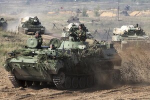 На білорусько-українському кордоні побільшало російської техніки та військ