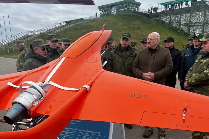 Лукашенко оглянув дрони білоруського виробництва: чи застосують їх проти України