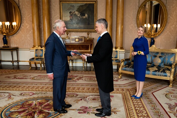 Зробив честь для України. Король Британії прийняв вірчі грамоти іноземних послів