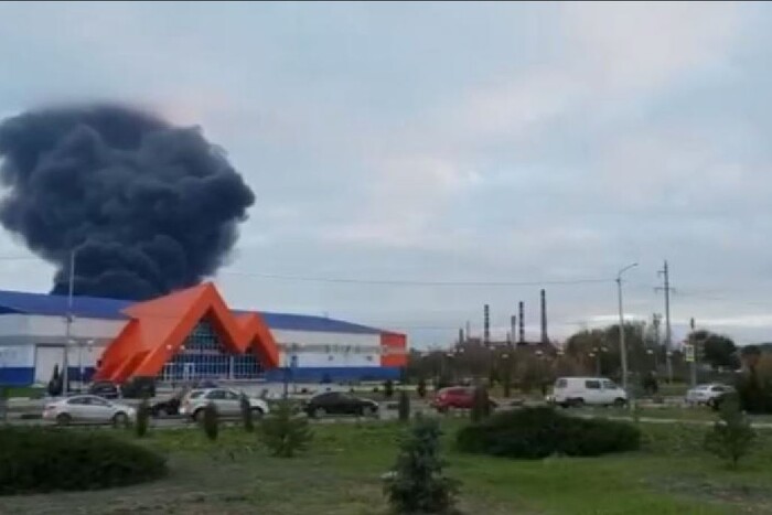 У Бєлгородській області пролунали вибухи на промисловому заводі (відео)