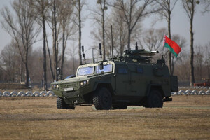 З різних джерел надходить інформація про накопичення військ РФ у Білорусі
