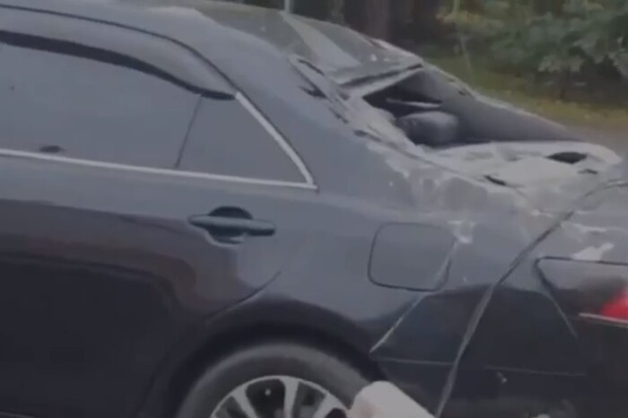 Вибухи в окупованому Херсоні: підірвано автівку колаборанта (відео) 