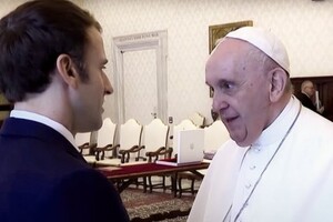 Макрон втретє з того часу, як став президентом, зустрівся з Папою Римським у Ватикані