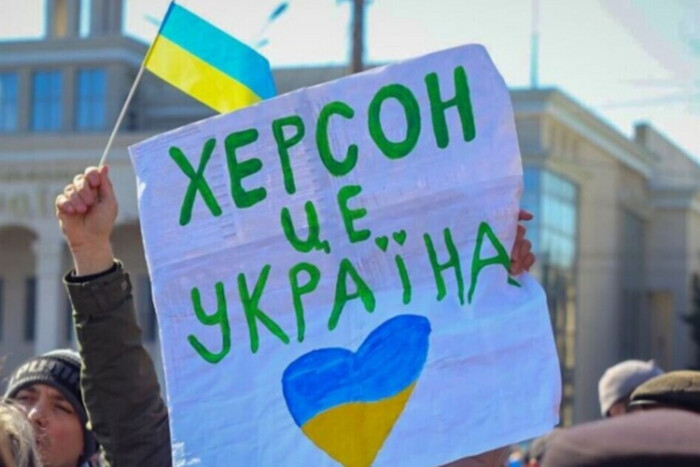 У колаборантів Херсона істерика: українці гидують російськими рублями (відео)