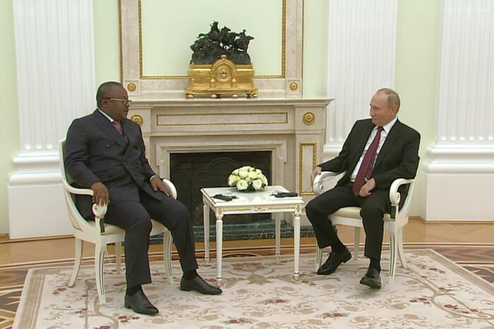 Курс на Африку. Путін зустрівся із президентом однієї з найбідніших країн світу