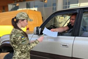 Заборона на виїзд чоловіків із України не відповідає Конституції – НАЗК