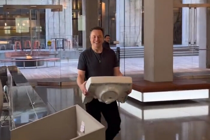 Маск приніс раковину в офіс Twitter: що це означає (відео)