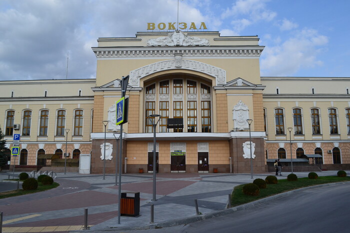 Невідомі повідомили про замінування вокзалу та універмагу в Тернополі