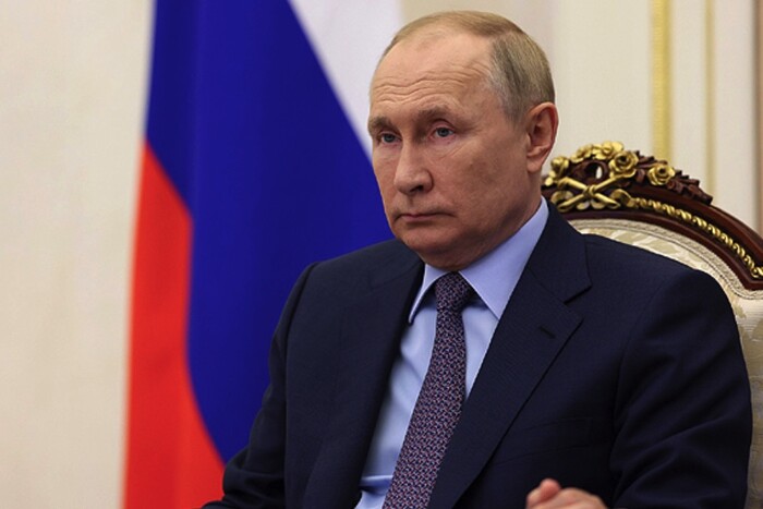Кремль намагається уникнути критики громадськості. Розвідка Британії розкрила план
