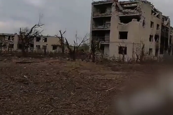 Донецька ОВА показала вщент зруйноване селище Піски (відео)