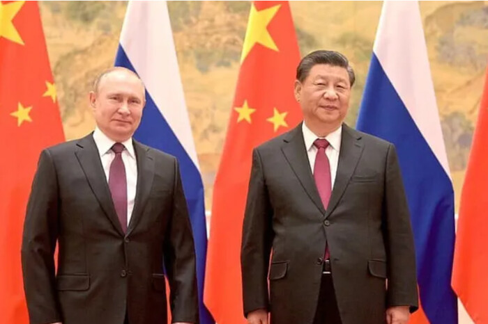 Чекає на зручний момент: дипломат розповів про роль Китаю у війні Росії з Україною