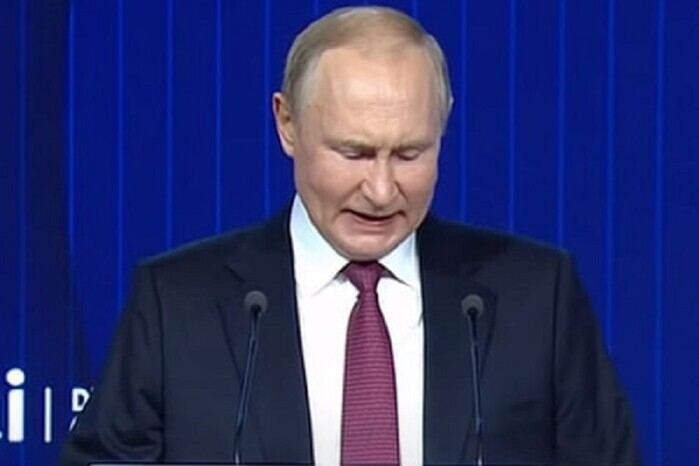 Руки сині, а сам блідий. Путін на Валдайському форумі підігрів чутки про проблеми зі здоров'ям (фото)