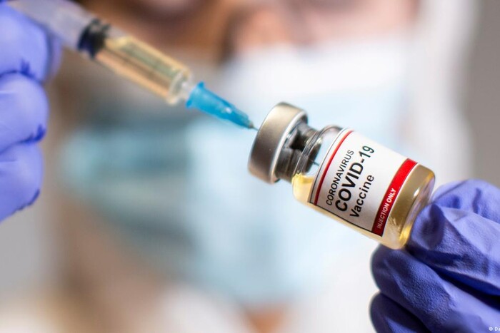 Вакцина Pfizer може викликати неприємний побічний ефект у жінок