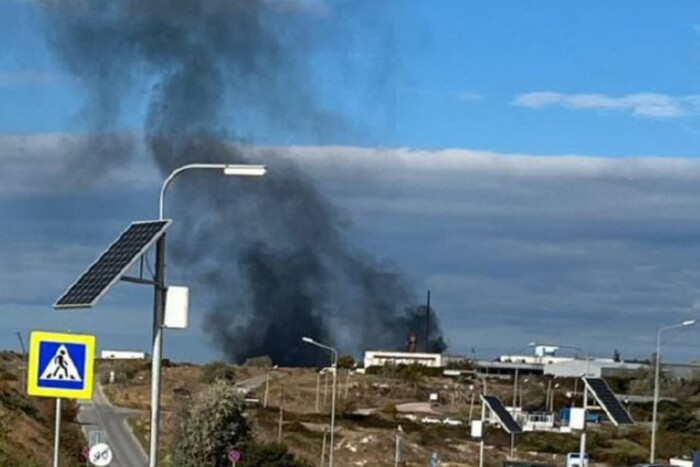 В окупованому Севастополі спалахнула пожежа біля паливного терміналу 
