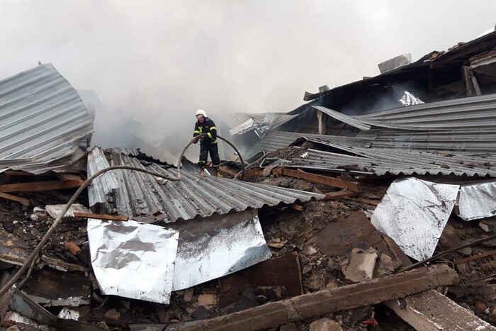 Масштабна пожежа на Харківщині: окупанти обстріляли деокуповані міста (фото)