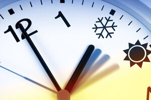 Окупанти заборонили переводити годинники на зимовий час