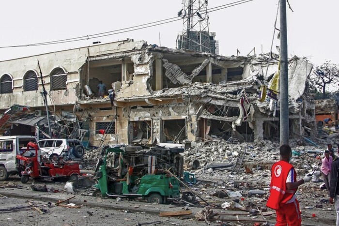 В столице Сомали произошел теракт: сотни погибших и раненых (фото, видео)