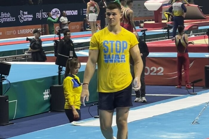 Федерація гімнастики заборонила Ковтуну носити футболку з написом «Зупиніть війну»
