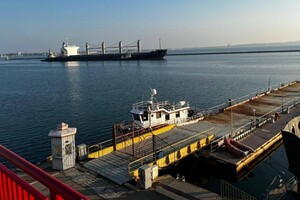 Наразі Україна вимушено призупинила експорт зерна через чорноморські порти