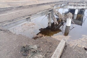 Оккупанты взорвали мост в Луганской области
