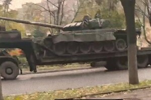 Маріуполь: окупанти переганяють танки та виставляють блокпости