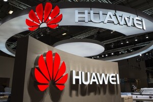 Huawei припинив прямі постачання смартфонів до Росії 