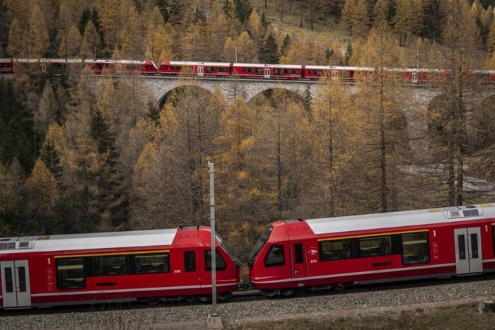 У Швейцарії почав курсувати потяг довжиною майже два кілометри (фото)