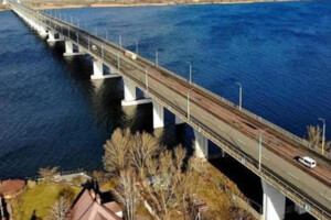Окупанти не можуть переміщувати техніку Антонівським мостом після ударів по ньому ЗСУ