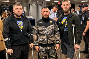 Боксери Усик та Ломаченко зустрілися з воїнами ЗСУ у Нью-Йорку (фото)