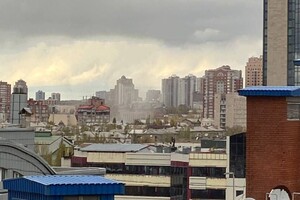 Над центром міста видно дим