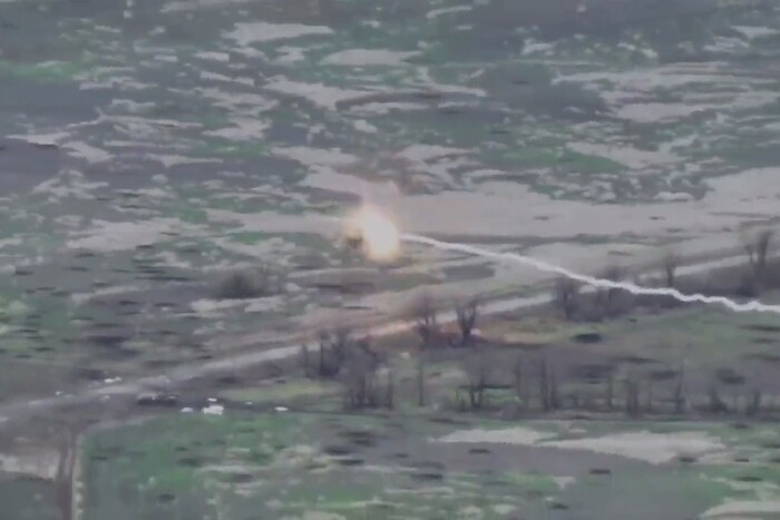 Військові ефектно знищили російський гелікоптер на Донеччині (відео)