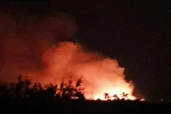 У Дніпрі спалахнула пожежа після нічної атаки рашистів (фото)