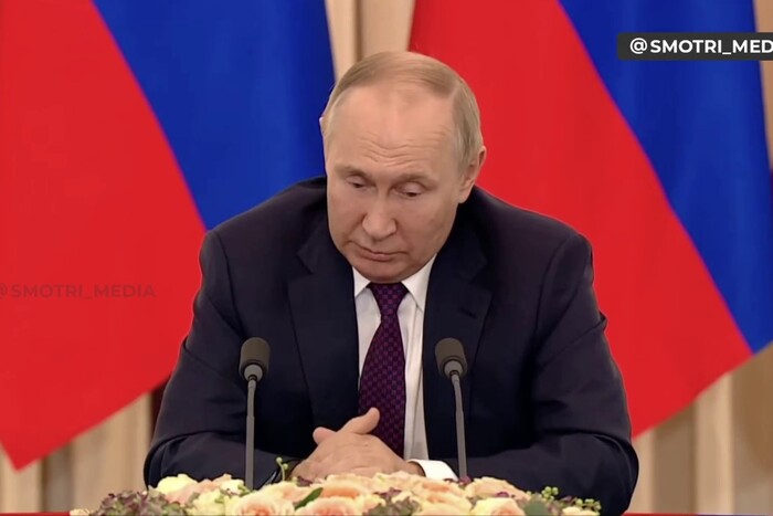 Ображений Путін знову просить про переговори