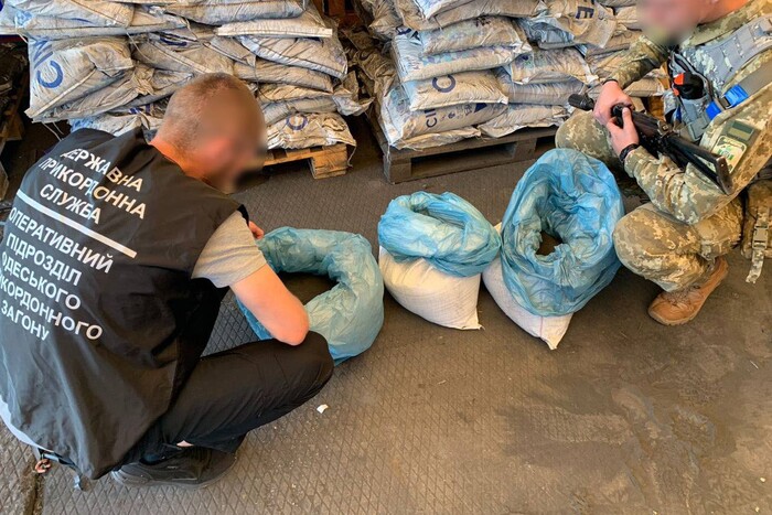 Прикордонники виявили в Одесі партію кокаїну на 15 млн грн (фото)