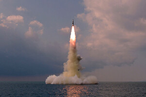 Северная Корея запустила ракету через морскую границу с Южной Кореей