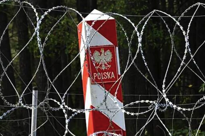 Польща розпочинає будівництво стіни на кордоні з Росією