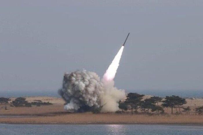 Украина отреагировала на массированный запуск КНДР баллистических ракет
