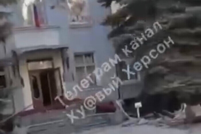 ВСУ уничтожили администрацию оккупантов в Голой Пристани (видео)