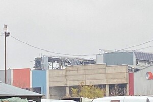 Зруйновано три верхні поверхи офісної будівлі