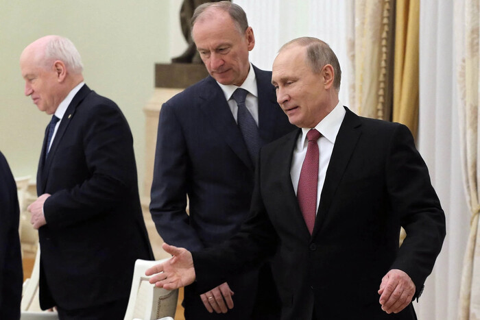 Кто убедил Путина напасть на Украину: исследование The Times