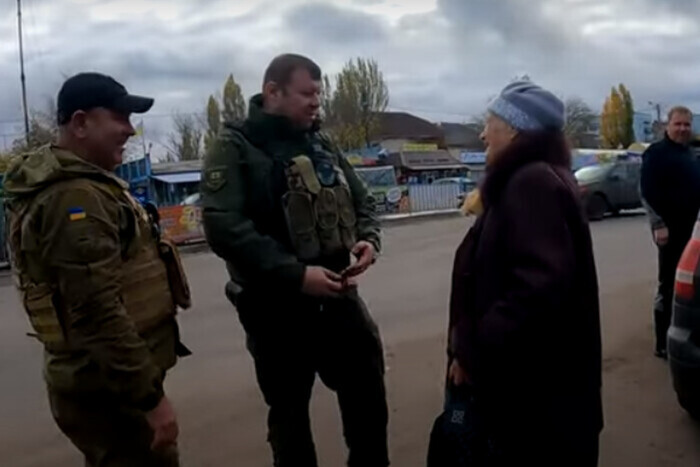 Полиция эвакуировала всех жителей прифронтового украинского города (видео)