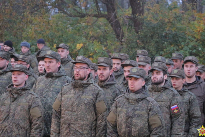 У Білорусі проводиться доукомплектування військ російських окупантів
