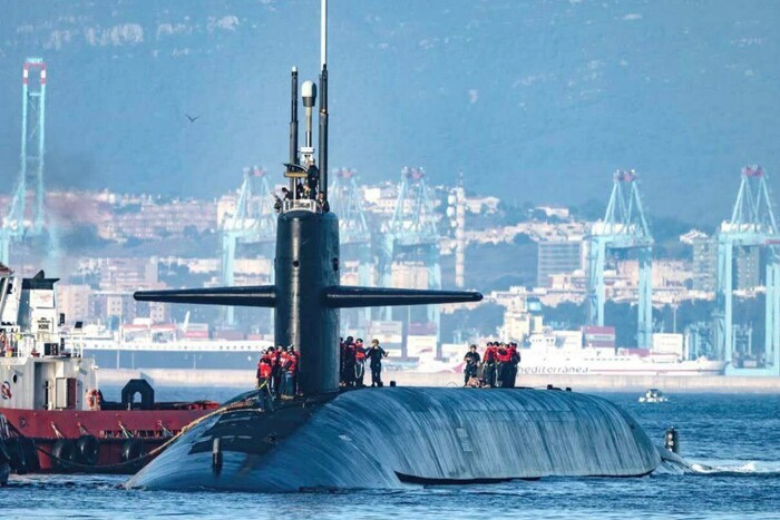 Послання Путіну. У Середземне море увійшла найбільша у світі атомна субмарина