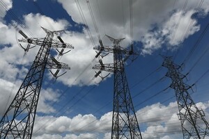 Через пошкодження енергетичної інфраструктури «Укренерго» запроваджує графіки відключень