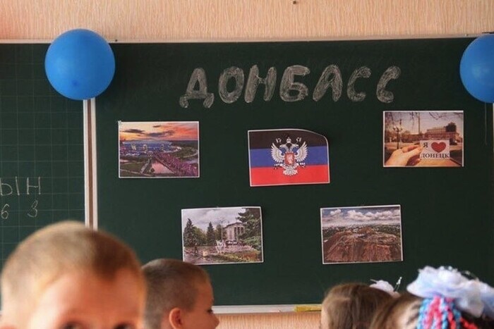 В школах детей обучают по российским учебникам, где история переписана по методичкам КГБ