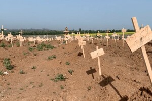 З початку війни поблизу Маріуполя було викопано понад 4600 могил