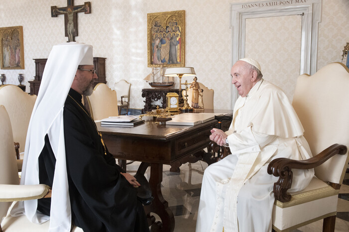 Знак знищення і смерті. Глава УГКЦ передав Папі Франциску символічний подарунок з Ірпеня