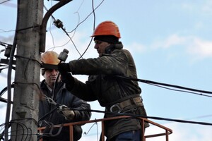 Відновлення електромережі триває, але ремонтникам потрібен час 